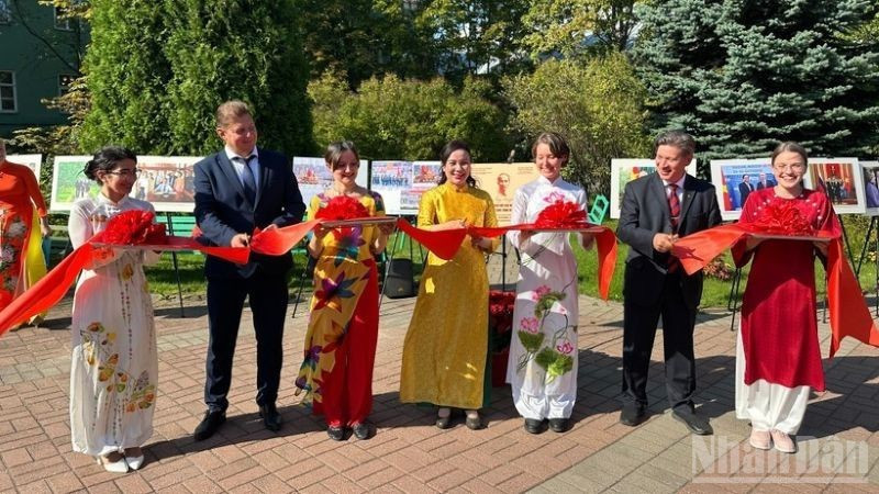 Церемония открытия выставки.