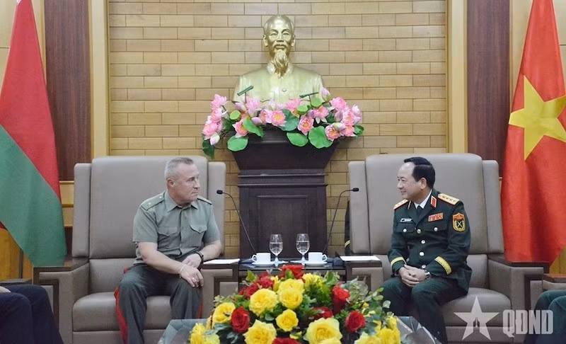 Генерал армии Чинь Ван Кует и генерал-майор Касинский Леонид Викторович. Фото: qdnd.vn