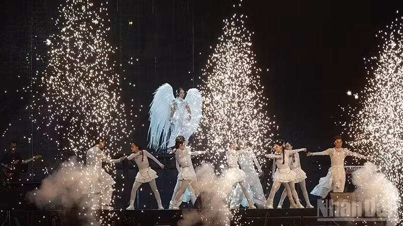 В последние годы во Вьетнаме сформировался ряд крупных культурно-художественных фестивалей, постепенно вырабатывающих собственный бренд и привлекающих международных участников. Фото: Линь Бах