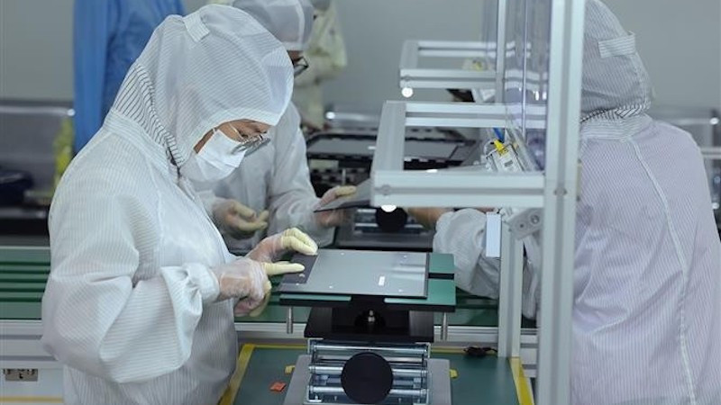 Сборка ноутбуков на заводе Heesung Electronics в промышленном парке Чангзуе, район Анзыонг, город Хайфон. Фото: ВИА