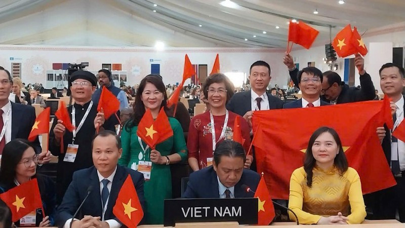 Делегация Вьетнама на сессии.