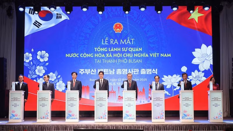 Церемония открытия Генерального консульства Вьетнама в Пусане. Фото: ВИА