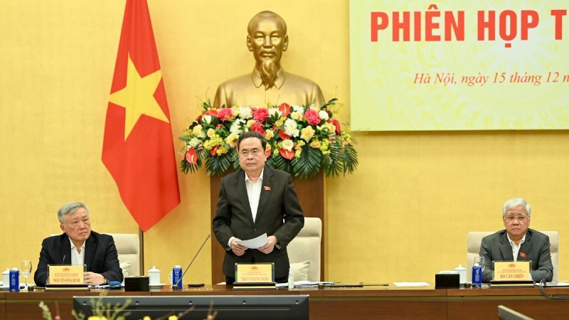 Председатель НС Чан Тхань Ман выступает на заседании. Фото: Зюи Линь