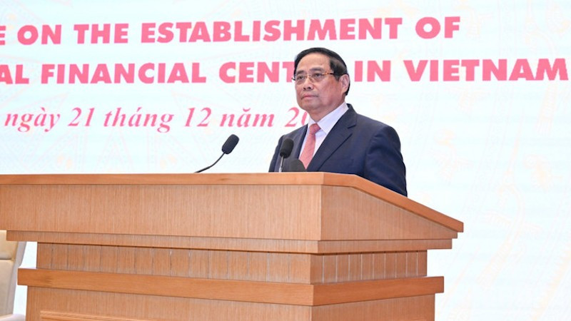 Премьер-министр Фам Минь Тьинь выступает на конференции. Фото: Чан Хай