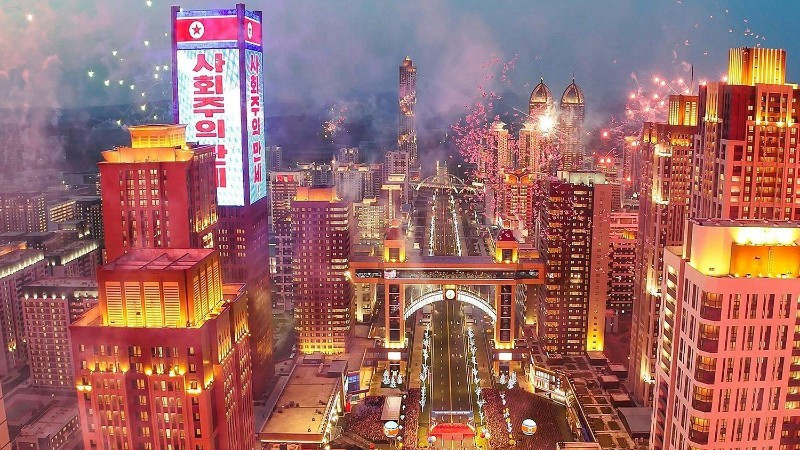 Церемония открытия 10 тысяч новых квартир в Пхеньяне, 16 апреля 2025 года. Фото: Йонхап/ВИА