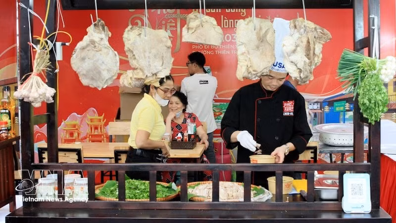 Павильон «Старый фо» (квартал Намдинь — Ниньбинь) на Фестивале фо 2026. Фото: ВИА