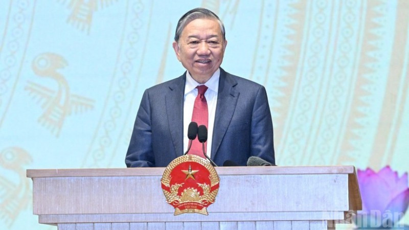 Генеральный секретарь ЦК КПВ То Лам выступает на конференции. Фото: Чан Хай