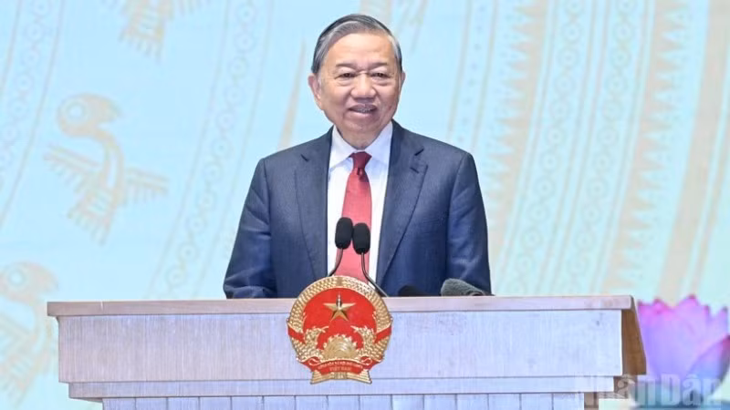 Генеральный секретарь ЦК КПВ То Лам выступает на конференции. Фото: Чан Хай