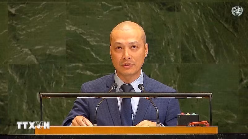 Посланник Нгуен Хоанг Нгуен, замглавы Постоянной миссии Вьетнама при ООН, выступает на конференции. Фото: ВИА