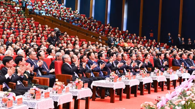 Действующие и бывшие руководители Партии и Государства на церемонии. Фото: Чан Хай