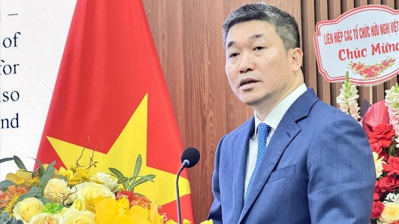 Председатель СОДВ Фан Ань Шон выступает на встрече. Фото: ВИА