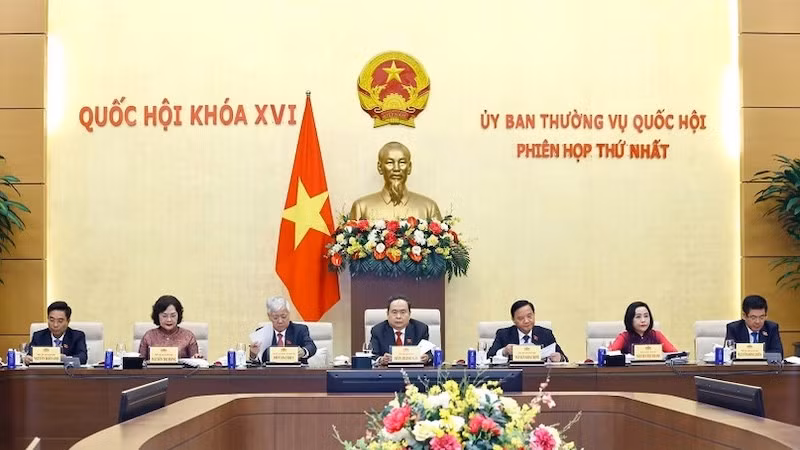 Председатель НС Чан Тхань Ман и руководители НС на заседании. Фото: ВИА