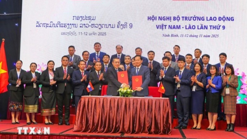 Церемония подписания меморандума о взаимопонимании по сотрудничеству в области труда и поддержки людей, имеющих заслуги перед Родиной. Фото: ВИА