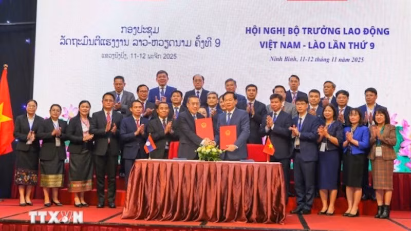 Церемония подписания меморандума о взаимопонимании по сотрудничеству в области труда и поддержки людей, имеющих заслуги перед Родиной. Фото: ВИА