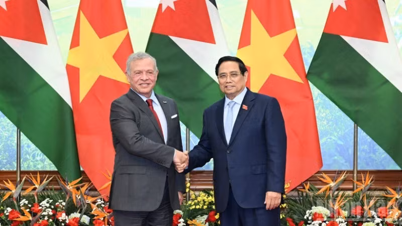 Премьер-министр Фам Минь Тьинь и Король Абдалла II ибн аль-Хусейн. Фото: Чан Хай