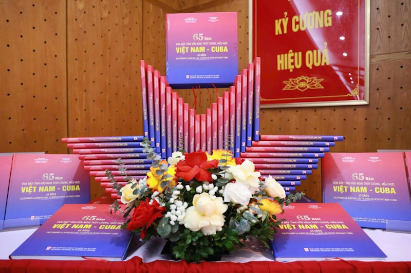 Книга является выдающимся вкладом в сохранение исторической памяти, отношений особой солидарности и дружбы.