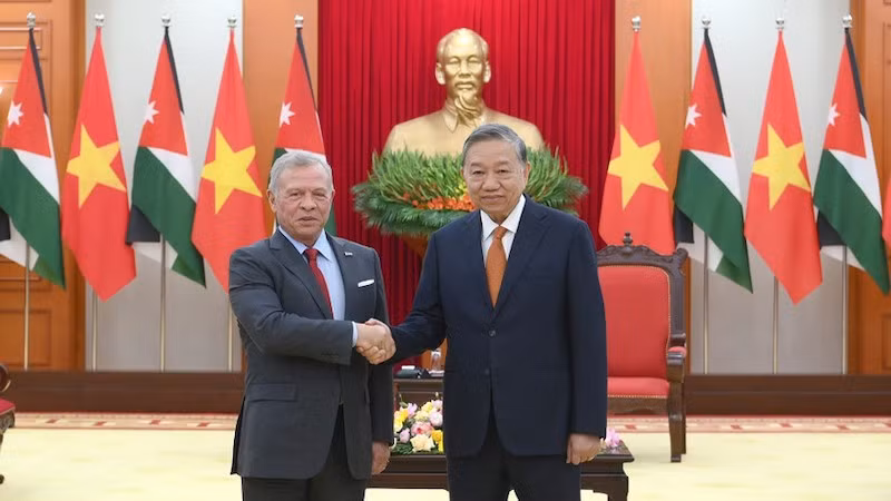 Генеральный секретарь ЦК КПВ То Лам и Король Абдалла II ибн аль-Хусейн. Фото: Данг Кхоа