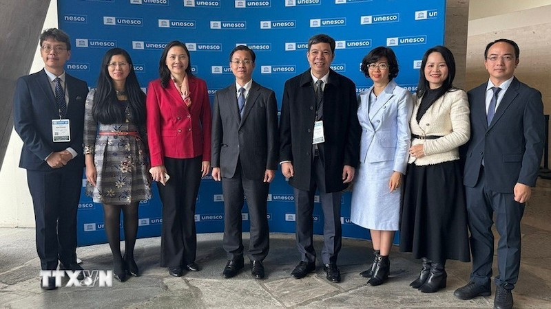 Вьетнамская делегация на 222-й сессии Исполнительного совета ЮНЕСКО. Фото: ВИА