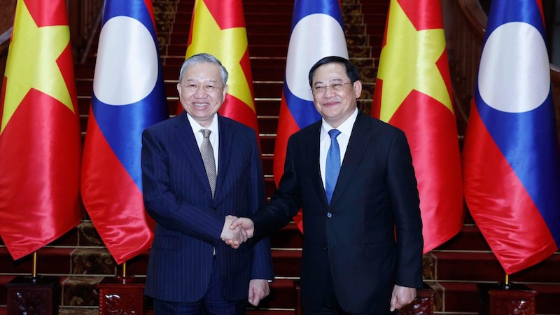 Генеральный секретарь ЦК КПВ То Лам и Премьер-министр Лаоса Сонексай Сипхандон. Фото: ВИА