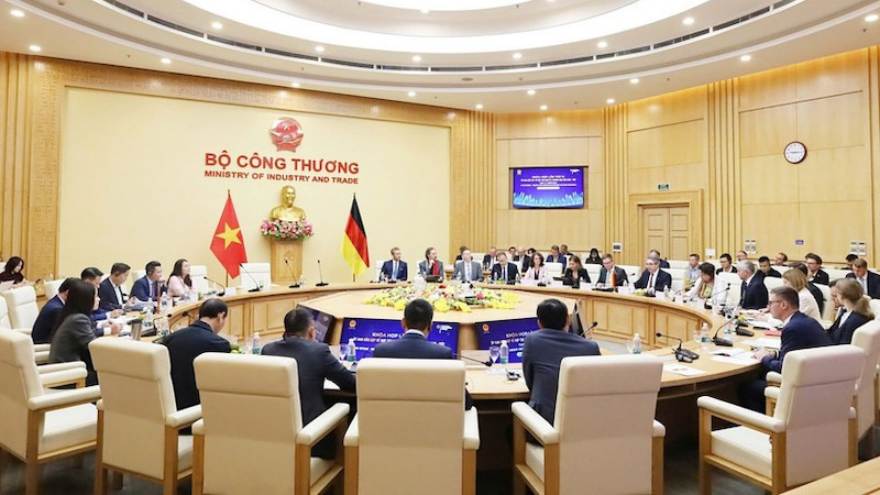 Общий вид заседания. Фото: moit.gov.vn