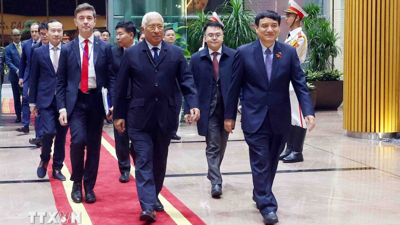 Председатель Европейского совета Антониу Кошта прибыл в Ханой. Фото: ВИА