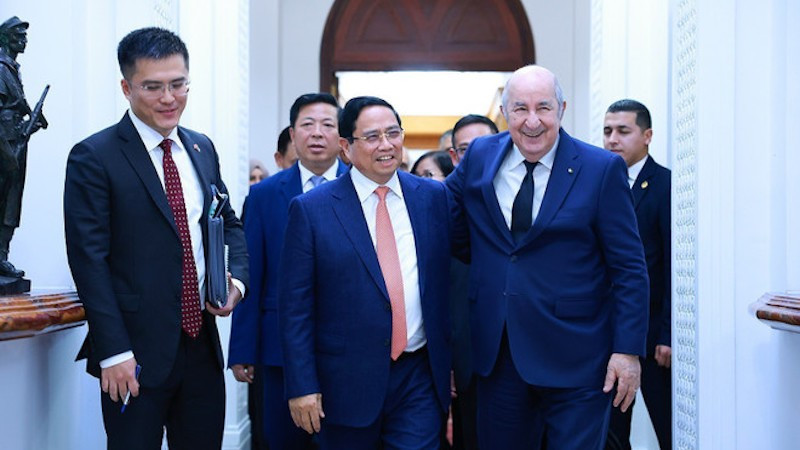 Премьер-министр Вьетнама Фам Минь Тьинь и Президент Алжира Абдельмаджид Теббун. Фото: ВИА