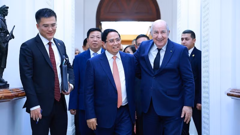 Премьер-министр Вьетнама Фам Минь Тьинь и Президент Алжира Абдельмаджид Теббун. Фото: ВИА