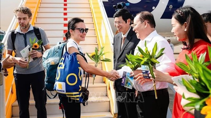 Госпожа Каролина Агнешка (Польша) — 20-миллионный международный турист во Вьетнаме в этом году. Фото: ВИА 