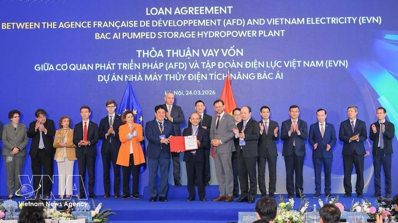 Церемония подписания кредитного соглашения между Французским агентством развития (AFD) и Вьетнамской электроэнергетической корпорацией (EVN) по проекту гидроаккумулирующей электростанции Бак Ай. Фото: ВИА