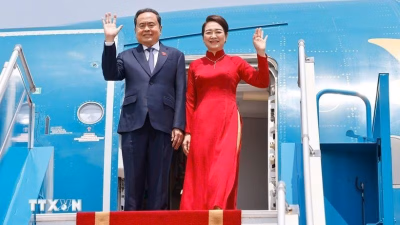 Председатель НС Чан Тхань Ман с супругой. Фото: ВИА