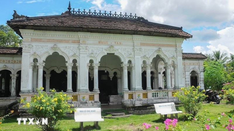 Старинные дома в деревне Донгхоахьеп отличаются гармоничным сочетанием восточных и западных архитектурных стилей. Фото: ВИА