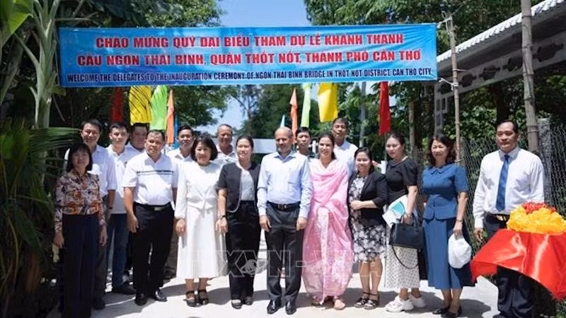 Церемония открытия моста Нгонтхайбиньзыон в районе Тхотнот. Фото: ВИА