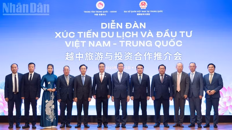 Делегаты форума.