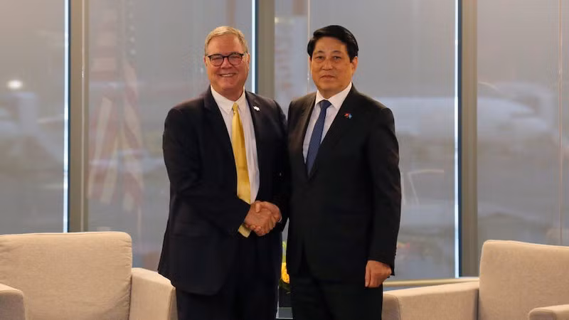 Президент Лыонг Кыонг и вице-губернатор штата Вашингтон Денни Хек. Фото: Суан Ки