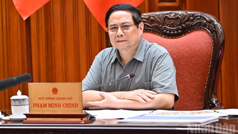 Премьер-министр Фам Минь Тьинь выступает на заседания. Фото: ВИА