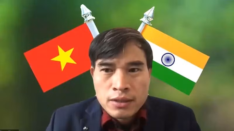 Торговый советник Посольства Вьетнама в Индии Буй Чунг Тхыонг выступает на вебинаре. Фото: ВИА