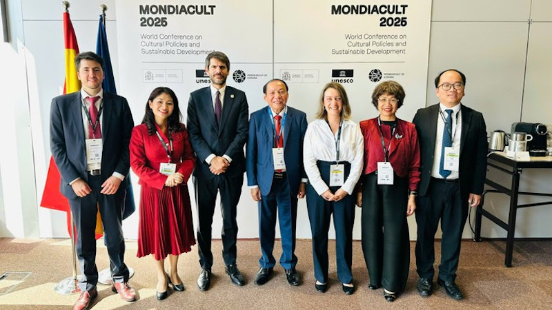 Делегация Вьетнама на всемирной конференции ЮНЕСКО по культурной политике и устойчивому развитию MONDIACULT 2025 года. 