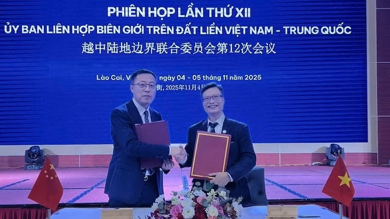 Главы двух делегаций. Фото: baoquocte.vn