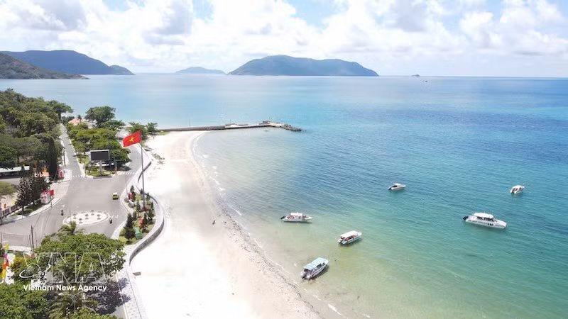 Вид на часть центра Кондао и исторический причал 914. Фото: ВИА