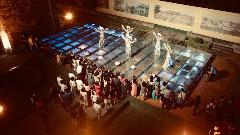 Мероприятие в рамках тура «Расшифровка Императорской цитадели Тханглонг». Фото: Центр сохранения наследия Тханглонг-Ханой