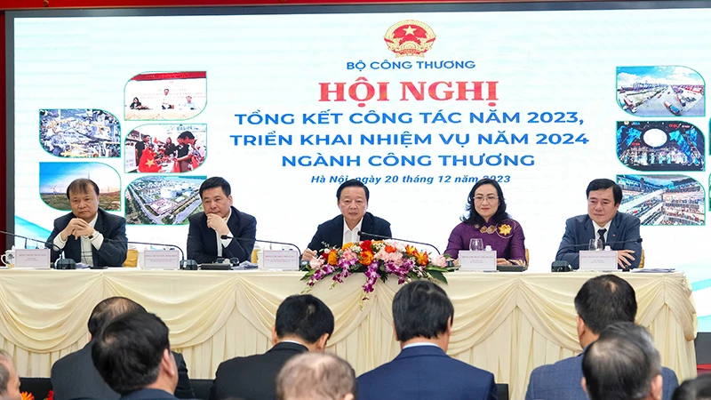 Общий вид конференции. Фото: tapchicongthuong.vn