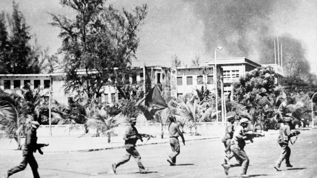 Полдень 7 января 1979 года, революционные вооружённые силы Камбоджи совместно с Вьетнамскими добровольческими войсками вошли в освобождённую столицу Пномпень, свергли геноцидный режим Пол Пота, возродили страну и открыли ей светлое будущее. (Фото: ВИА)