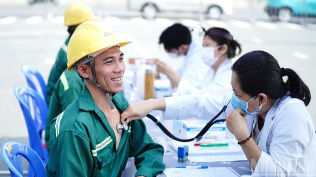 Забота о материальных и духовных условиях жизни трудящихся на строительной площадке в преддверии Тэта