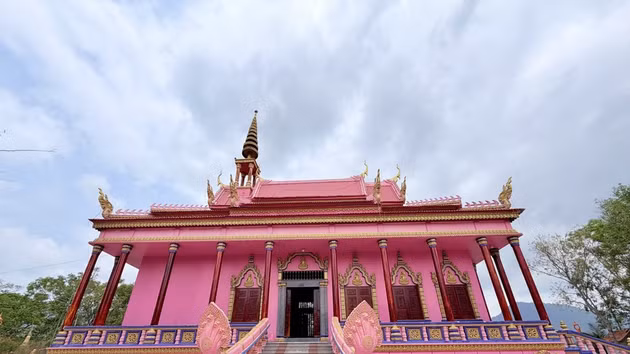 Пагода Ханг-конг — уникальный розовый храм в Анзянге