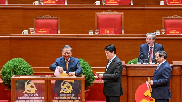 [Фото] XIV съезд КПВ выполнил работу по кадровым вопросам