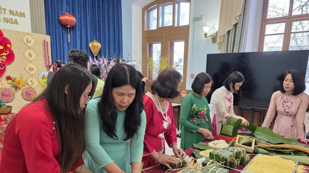 Вьетнамская община по всему миру обращается к Родине по случаю Тэта