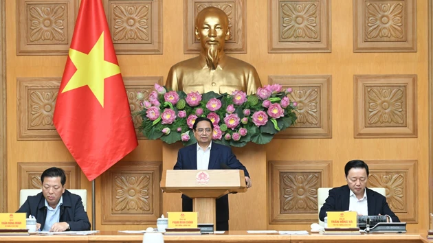 [Фото] Премьер-министр председательствовал на заседании по вопросу политики в сфере жилья и рынку недвижимости