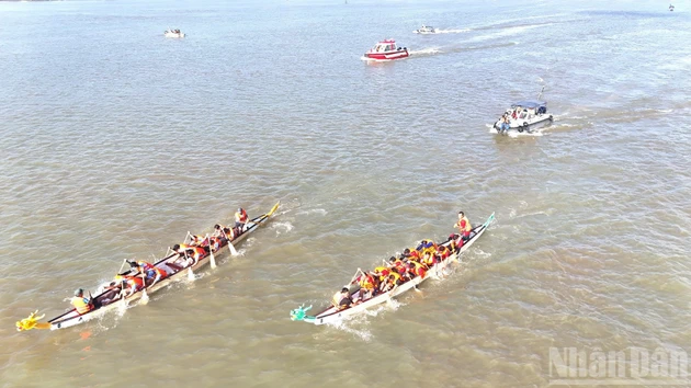 [Фото] Оживленные состязания по гребле на реке Донгнай