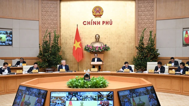 [Фото] Премьер-министр Фам Минь Тьинь председательствовал на очередном заседании Правительства