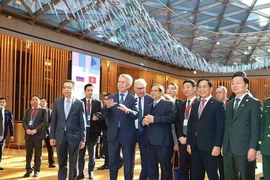 [Видео] Премьер-министр Фам Минь Тьинь провёл рабочую встречу, продвигая проекты СПГ с Россией